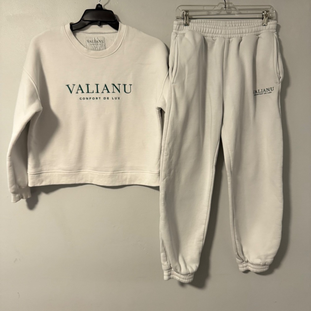 Valia Women's Cream Logo Crewneck Sweatshirt
